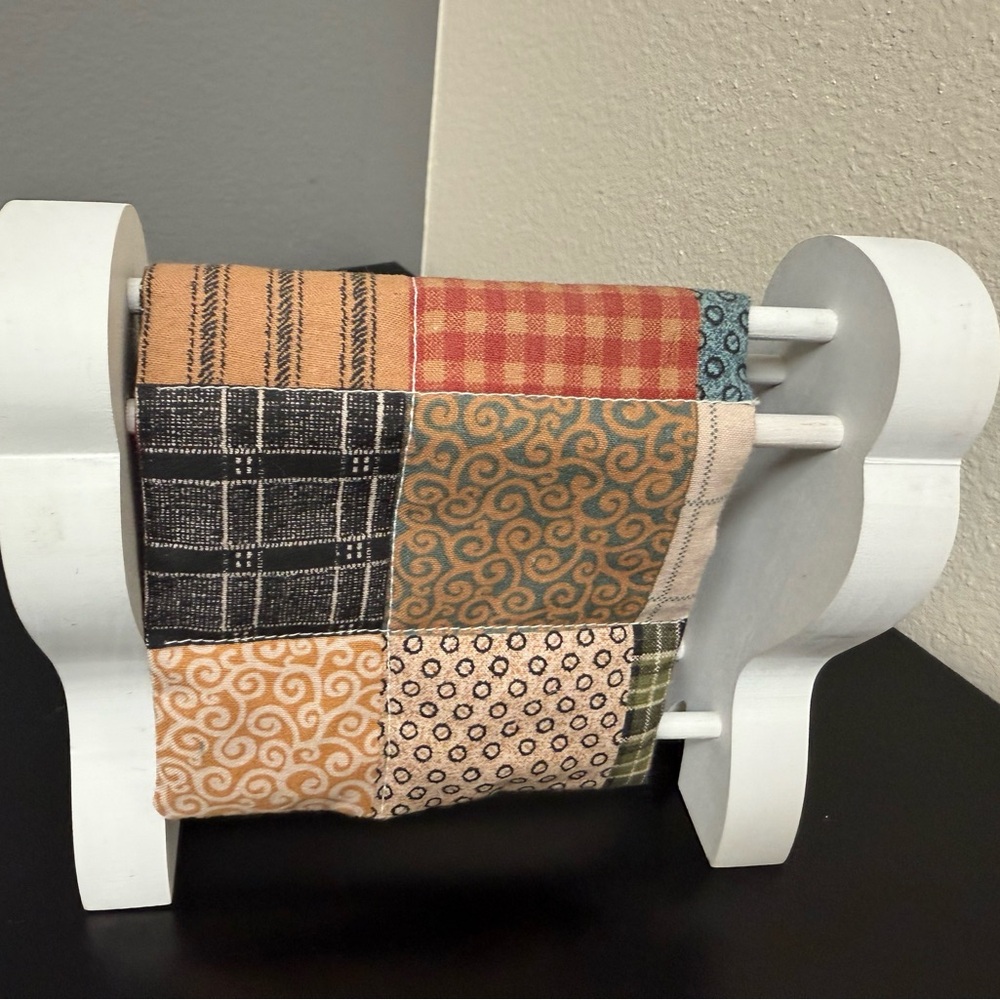 Vintage Blanket/Quilt‎ Towels hanger Colorful Quilted Fabric Set dollhouse